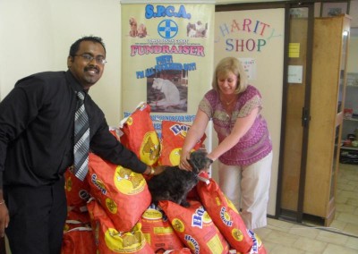 Krishen Pillay handing over Dog Food to the S.P.C.A.